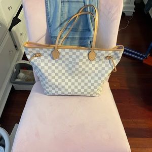 2 Louis Vuitton bag with 2 wristlets